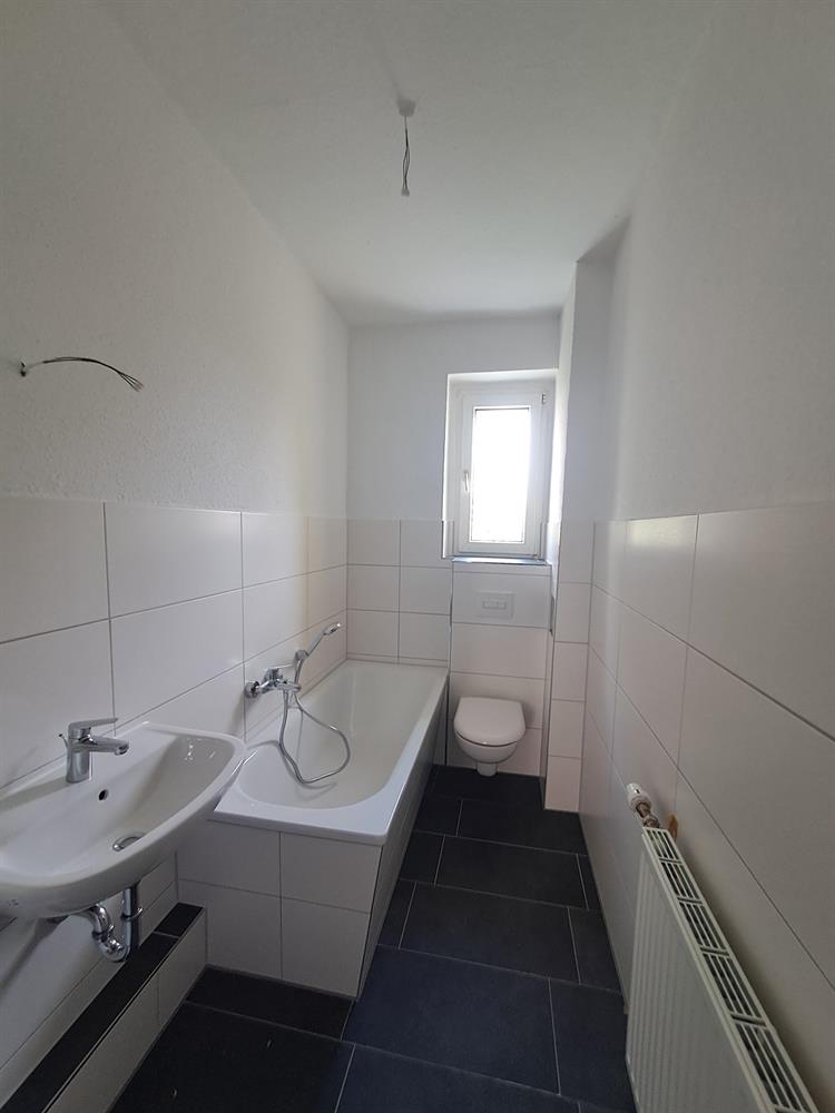 Erstbezug nach Sanierung - Schöne 3-Raum Wohnung in ruhiger Wohnlage! - Foto 1